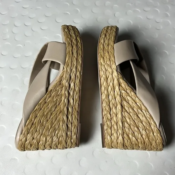🆕 André Assous Opal Tan Leather Slip-On Strappy Wedge Sandals- US 11 / EU 41