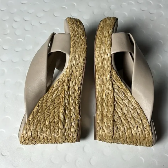 🆕 André Assous Opal Tan Leather Slip-On Strappy Wedge Sandals- US 11 / EU 41