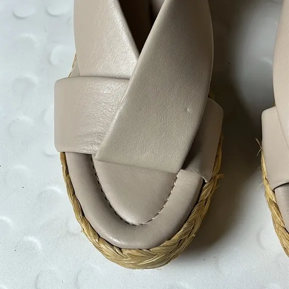 🆕 André Assous Opal Tan Leather Slip-On Strappy Wedge Sandals- US 11 / EU 41
