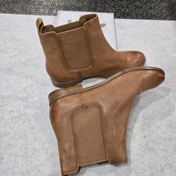 🐢 Frye Anna Chelsea Boots Size 7