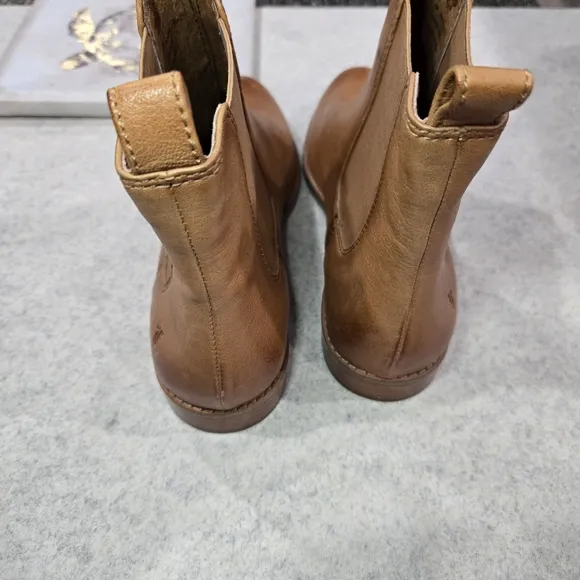 🐢 Frye Anna Chelsea Boots Size 7