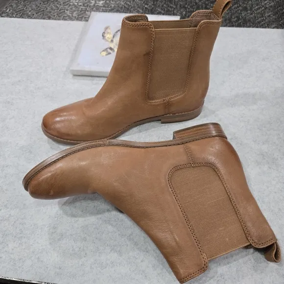 🐢 Frye Anna Chelsea Boots Size 7
