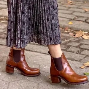 《 Frye 》 Sabrina Leather Chelsea Boots