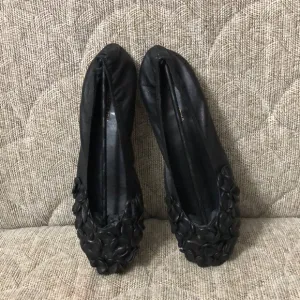 🌺🌺 GENTLY PRE OWNED BCBG MAXAZRIA FLORAL BALLET FLATS SIZE 8