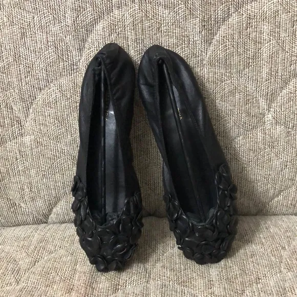 🌺🌺 GENTLY PRE OWNED BCBG MAXAZRIA FLORAL BALLET FLATS SIZE 8