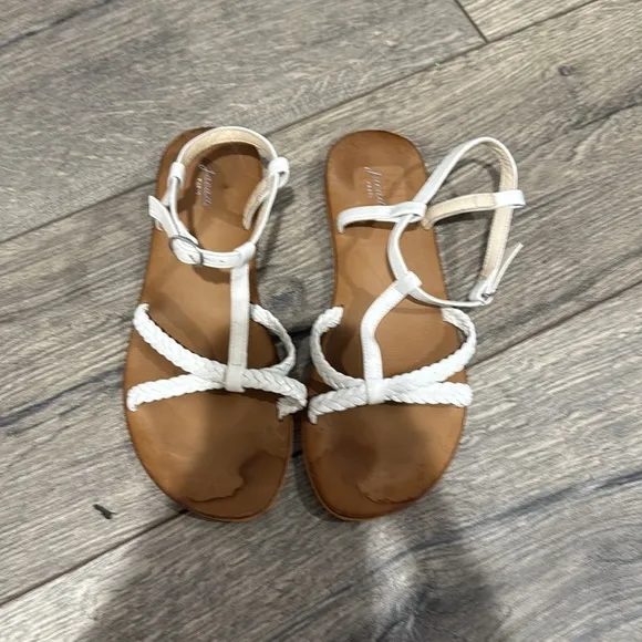 • Jacadi Paris • Girls Leather T Strap Sandals White Braided  38 / Juniors 6