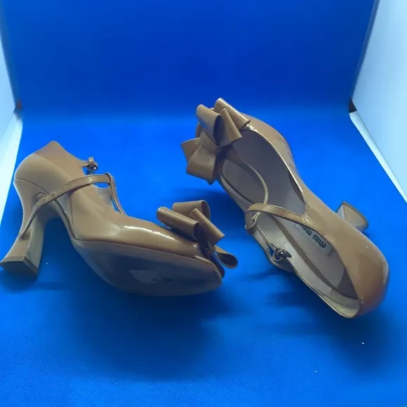 🔥 👠 Miu Miu Brown Patent Leather T Strap Bow Ankle Strap Sandals Size 37