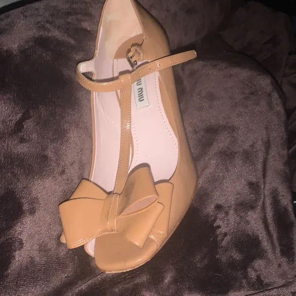 🔥 👠 Miu Miu Brown Patent Leather T Strap Bow Ankle Strap Sandals Size 37
