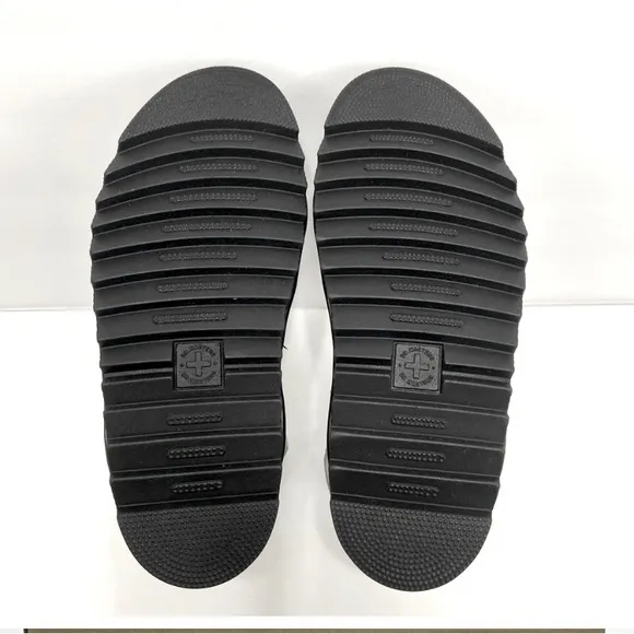 - NEW OLSON ZIPPED LEATHER STRAP SANDALS