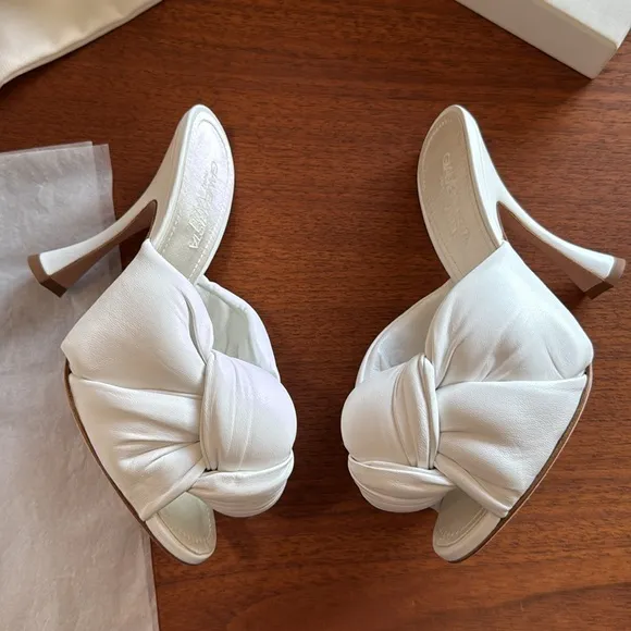 - nib Giambattista Valli White Maxi Knot Heeled Sandals in White size 6