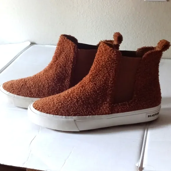 🍂 NWOT Anthropologie SeaVees Laguna Chelsea Sherpa Ankle Boots.