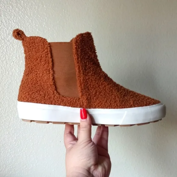 🍂 NWOT Anthropologie SeaVees Laguna Chelsea Sherpa Ankle Boots.