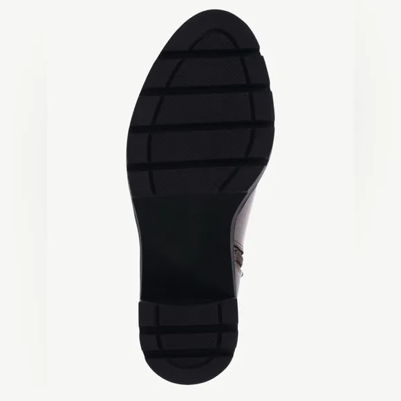 🆕 Scoop Women’s Lug Sole Chelsea Boots (sizes 9 &amp; 10 available!)