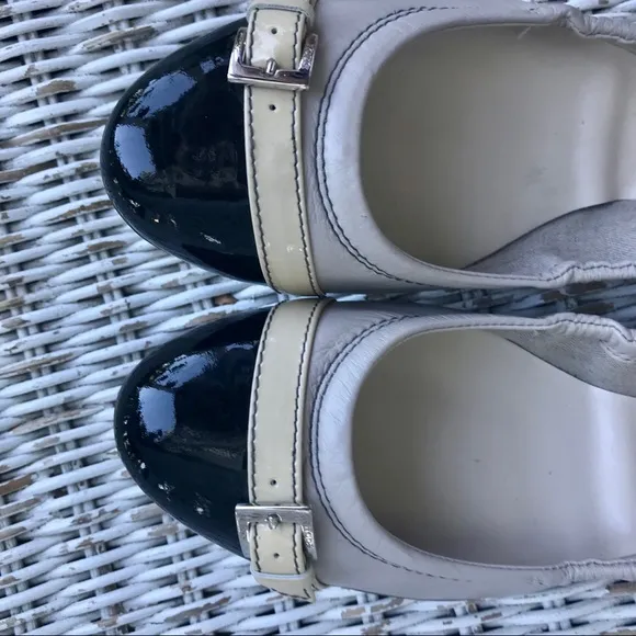 🆕 {Tod’s} ‘Dee’ Leather Ballet Flats in soft grey with black &amp; tan, size 7