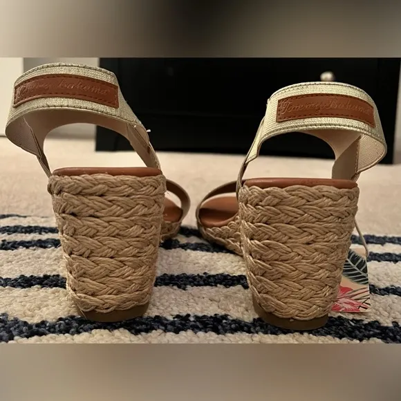 🆕 Tommy Bahama Muted Sage Gold Sakura Ankle Strap Wedge Sandals Size 9.5M