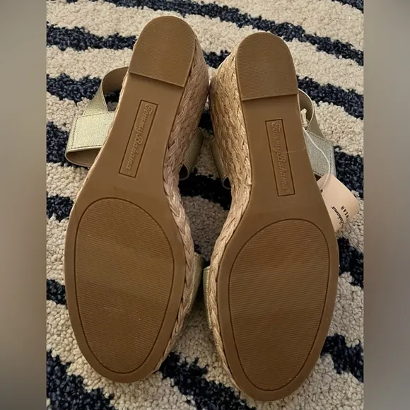 🆕 Tommy Bahama Muted Sage Gold Sakura Ankle Strap Wedge Sandals Size 9.5M