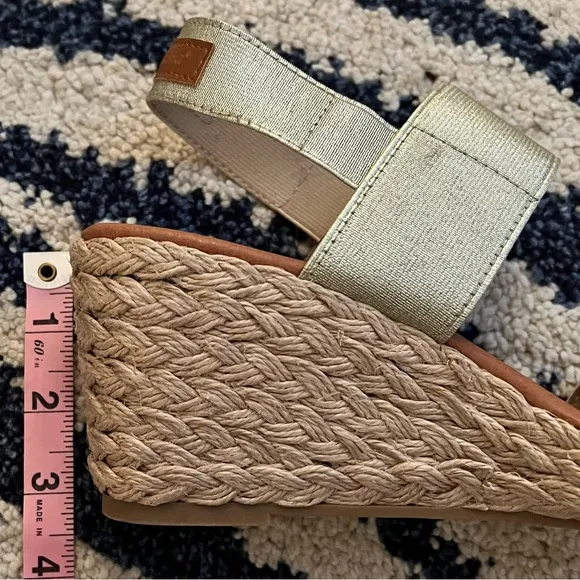 🆕 Tommy Bahama Muted Sage Gold Sakura Ankle Strap Wedge Sandals Size 9.5M