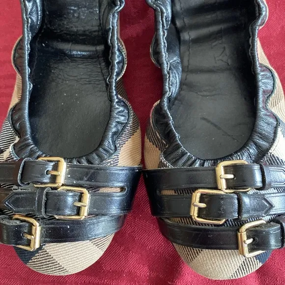 09:04   Burberry 3 Buckle Falcony Ballerina Flats