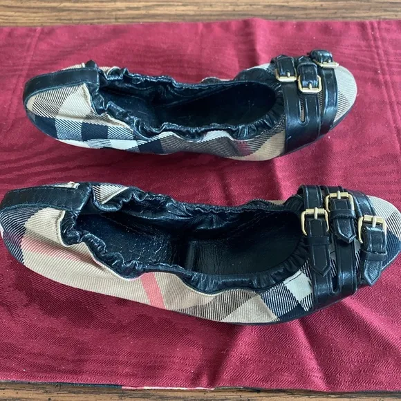 09:04   Burberry 3 Buckle Falcony Ballerina Flats