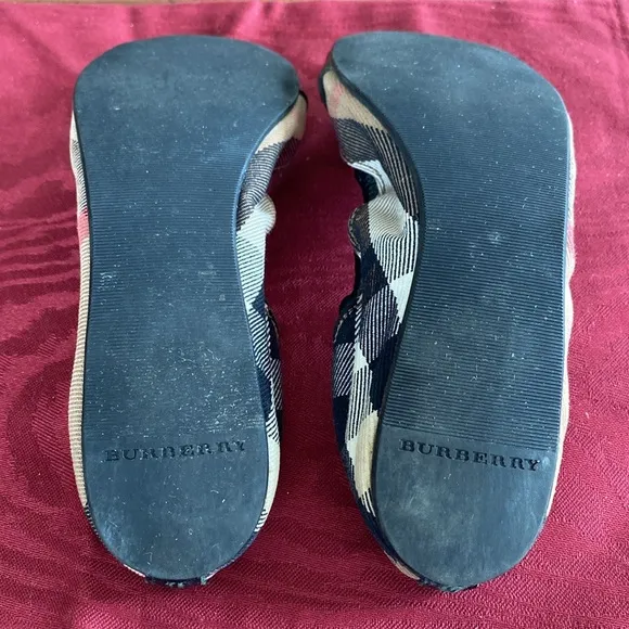09:04   Burberry 3 Buckle Falcony Ballerina Flats