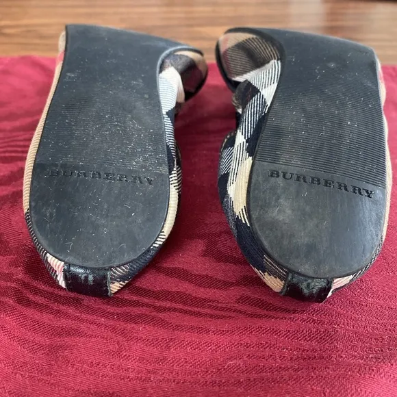 09:04   Burberry 3 Buckle Falcony Ballerina Flats