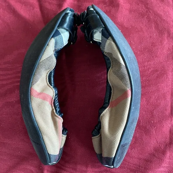 09:04   Burberry 3 Buckle Falcony Ballerina Flats