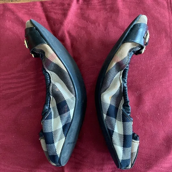 09:04   Burberry 3 Buckle Falcony Ballerina Flats