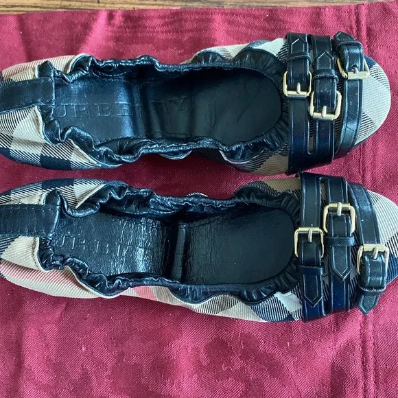 09:04   Burberry 3 Buckle Falcony Ballerina Flats