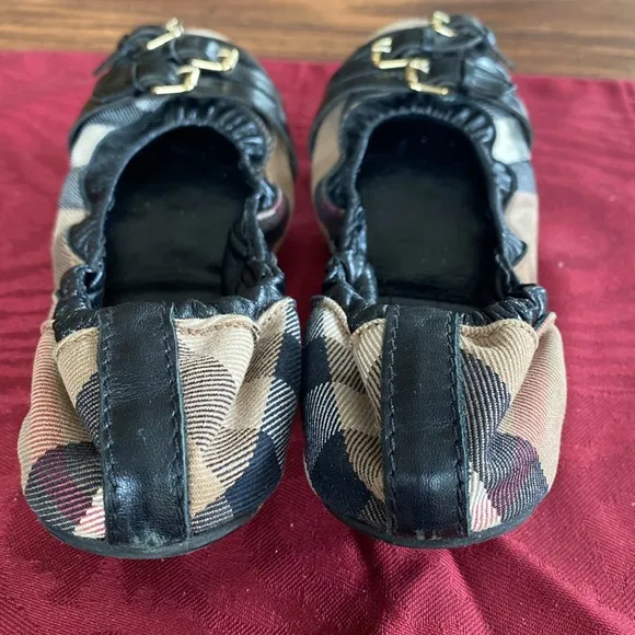 09:04   Burberry 3 Buckle Falcony Ballerina Flats