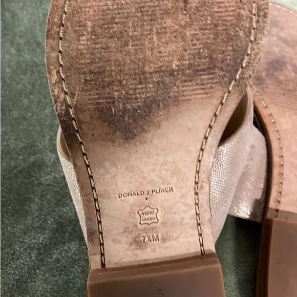 #100 DONALD J PLINER Champagne Ankle Strap Sandals