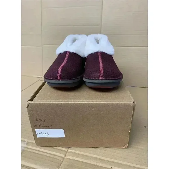 1003. NEW! Clarks Low Top Sneakers-Maroon-US 8 Womens