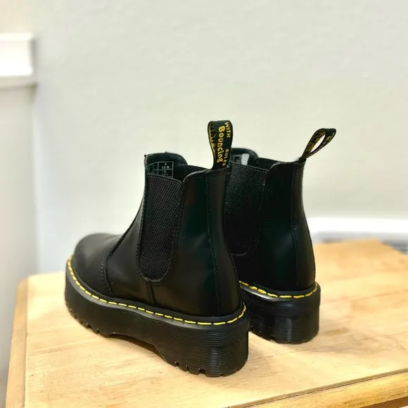 2976 Smooth Leather Platform Chelsea Boots