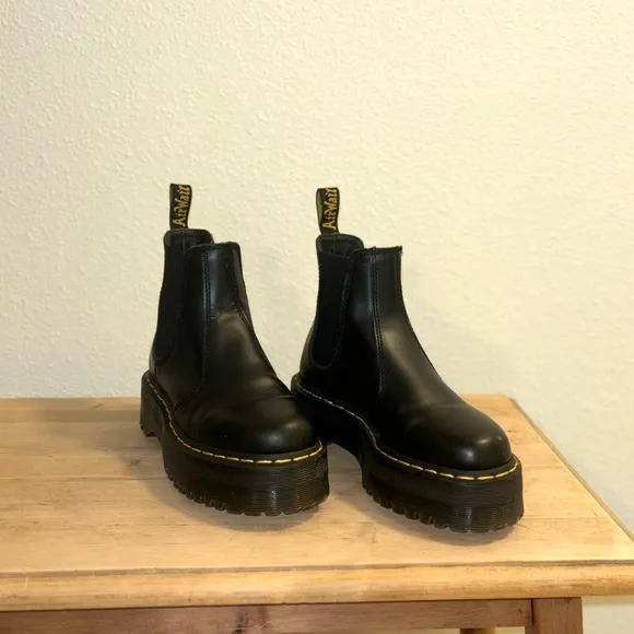 2976 Smooth Leather Platform Chelsea Boots