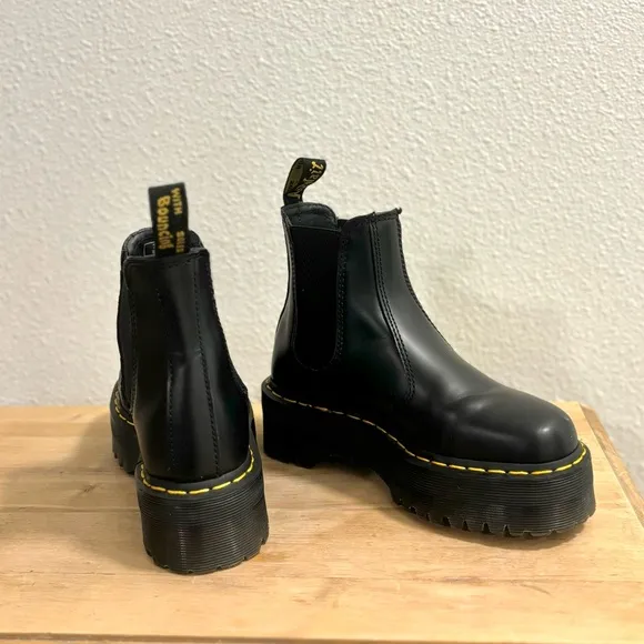 2976 Smooth Leather Platform Chelsea Boots