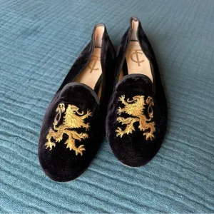 $325 Claudia Triana Black Velvet Flats Gold Embroidered Lion Womens 7 Smoking