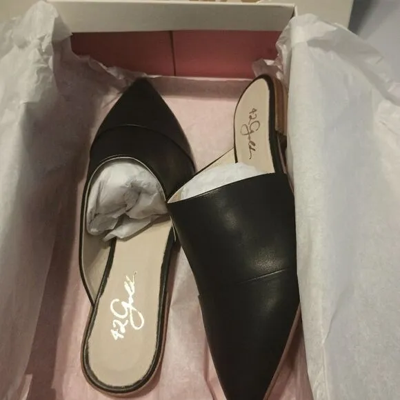 🔥💯42 Gold Black Castle Cap Toe Mule Women's Flats Sz 6.5 - Women | Color: Blac
