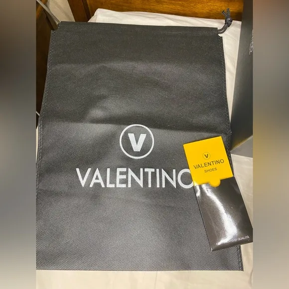 $499 RETAIL: NIB Valentino Incas Logo Leather Platform Slip On Sneakers size 9.5