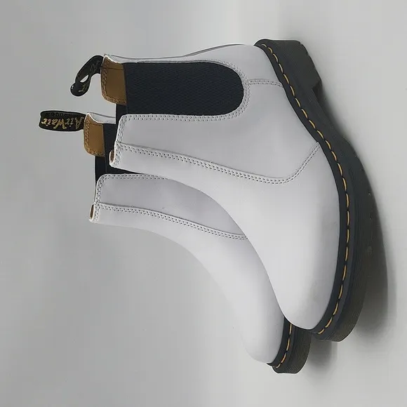 554- Dr. Martens Chelsea Boots White Size 9 – Never Worn