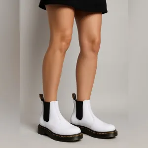 554- Dr. Martens Chelsea Boots White Size 9 – Never Worn