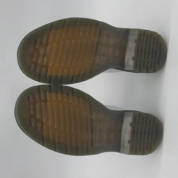 554- Dr. Martens Chelsea Boots White Size 9 – Never Worn