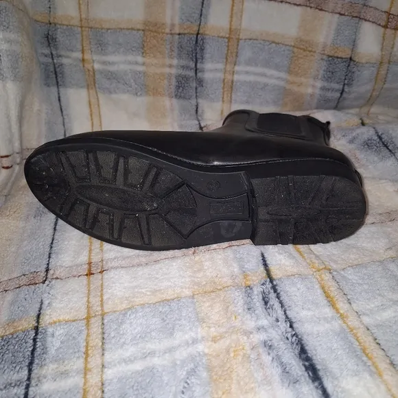 A pair of J. Crew Kenton Chelsea boots in a men's size 10. Like new condition