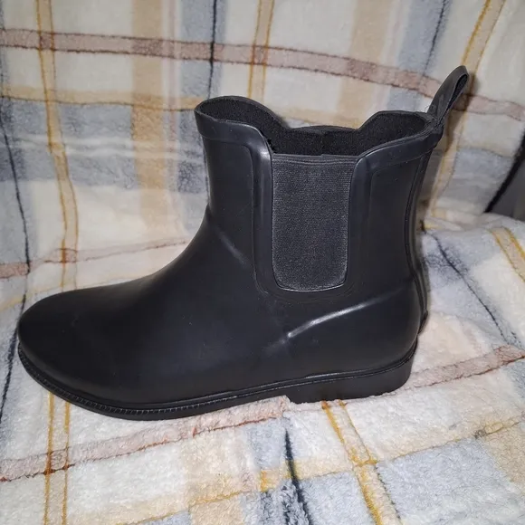 A pair of J. Crew Kenton Chelsea boots in a men's size 10. Like new condition