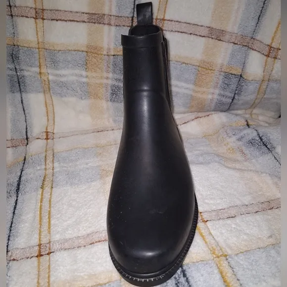 A pair of J. Crew Kenton Chelsea boots in a men's size 10. Like new condition