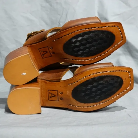 ADELANTE SHOE CO. Natural Brown Sandals with Block Heels, size 6