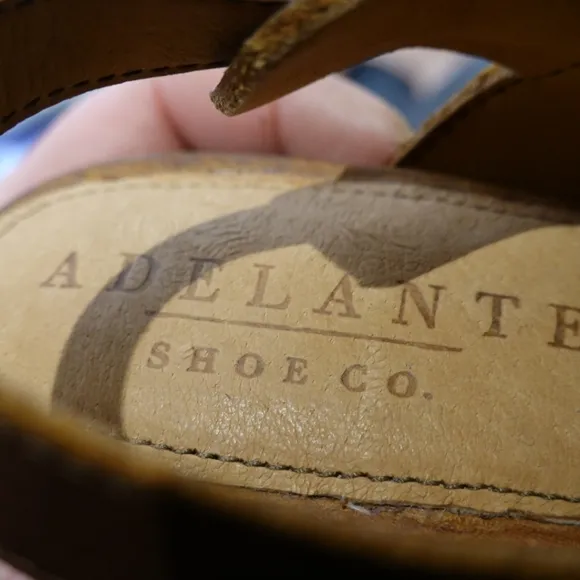 ADELANTE SHOE CO. Natural Brown Sandals with Block Heels, size 6