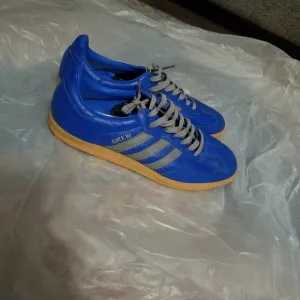 Adidas drew blue gray leather low top rare sneakers