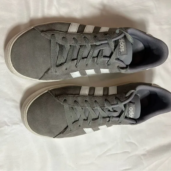 Adidas Gray and White Low-Top Sneakers with Signature Stripes Sz 10