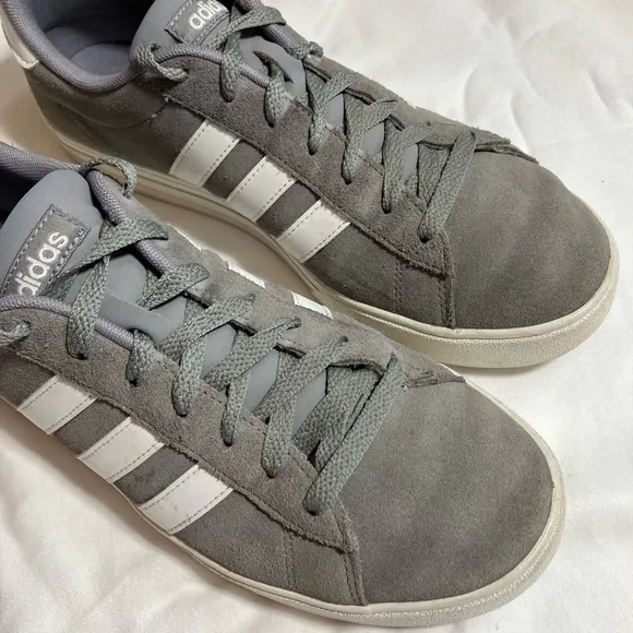 Adidas Gray and White Low-Top Sneakers with Signature Stripes Sz 10