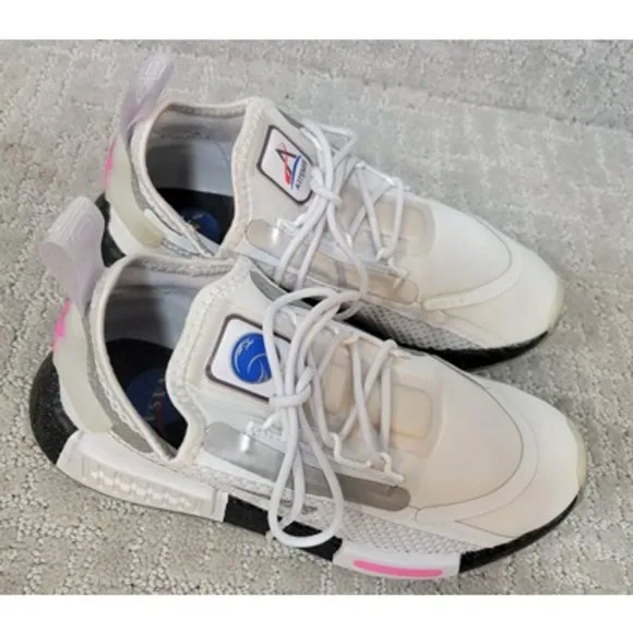 ADIDAS NMD_R1 Spectoo Low Cloud Boys Size 5 White Low Top Athletic Sneakers Shoe