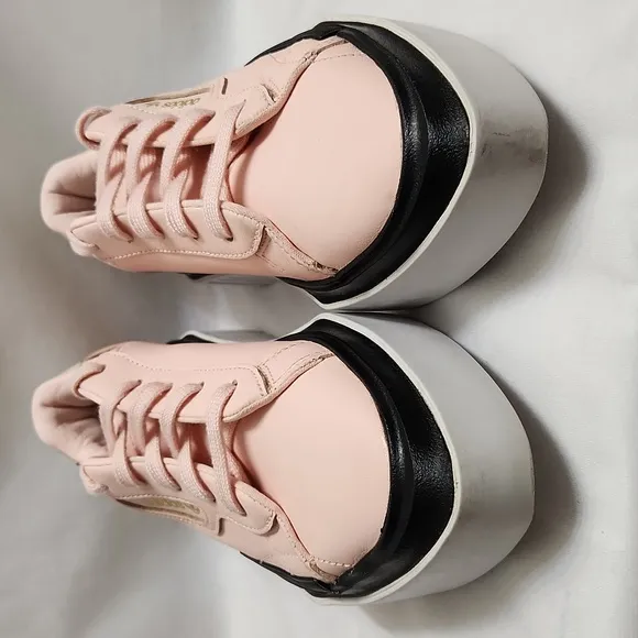 Adidas Sleek Pointed Toe Lace-up sneakers (womens size 6.5)
